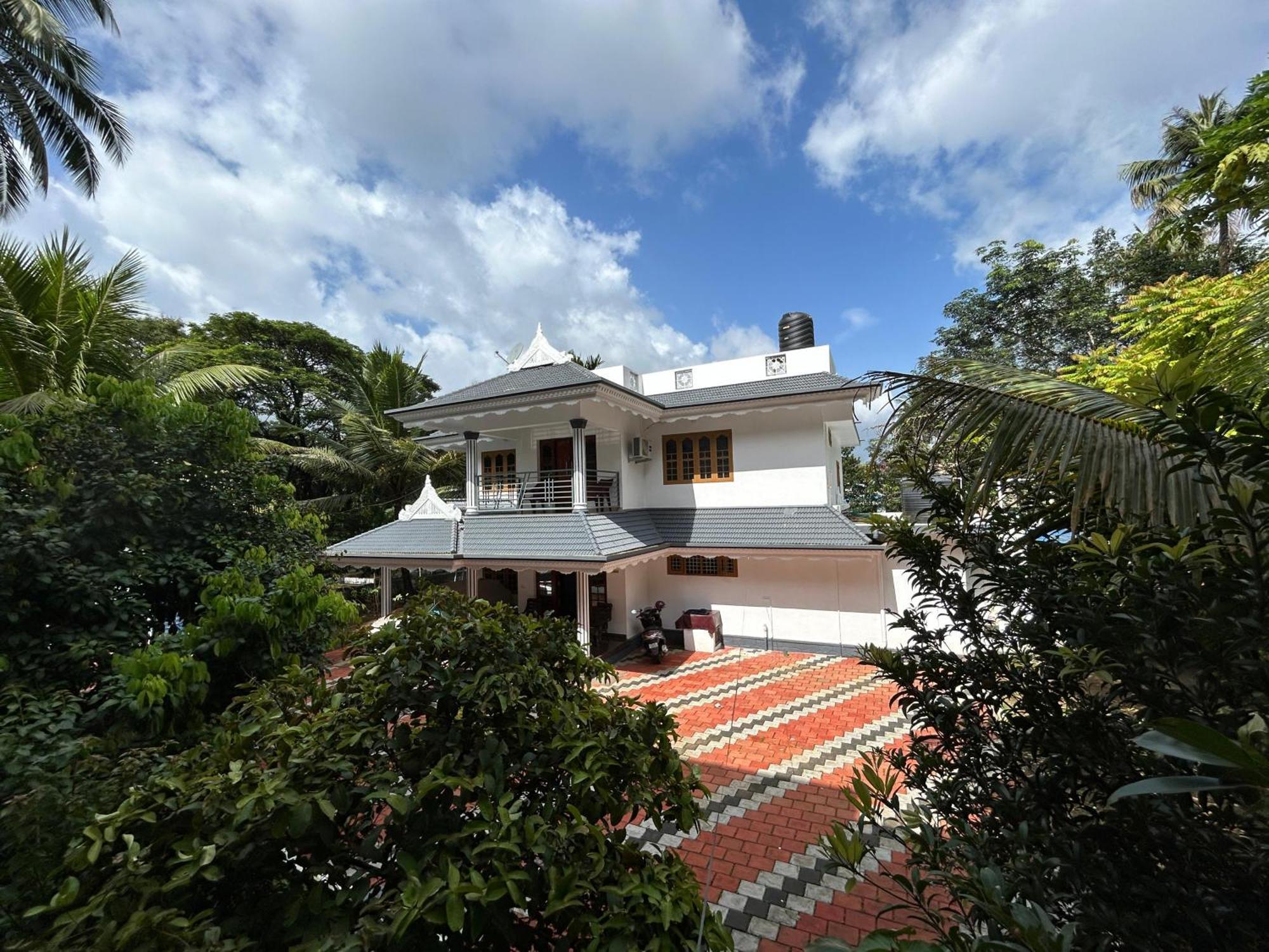 Puzhayoram Homestay Thrissur Ngoại thất bức ảnh